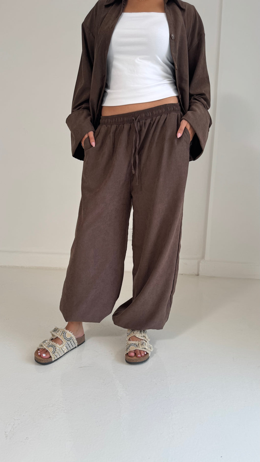 Serene Set In Brown