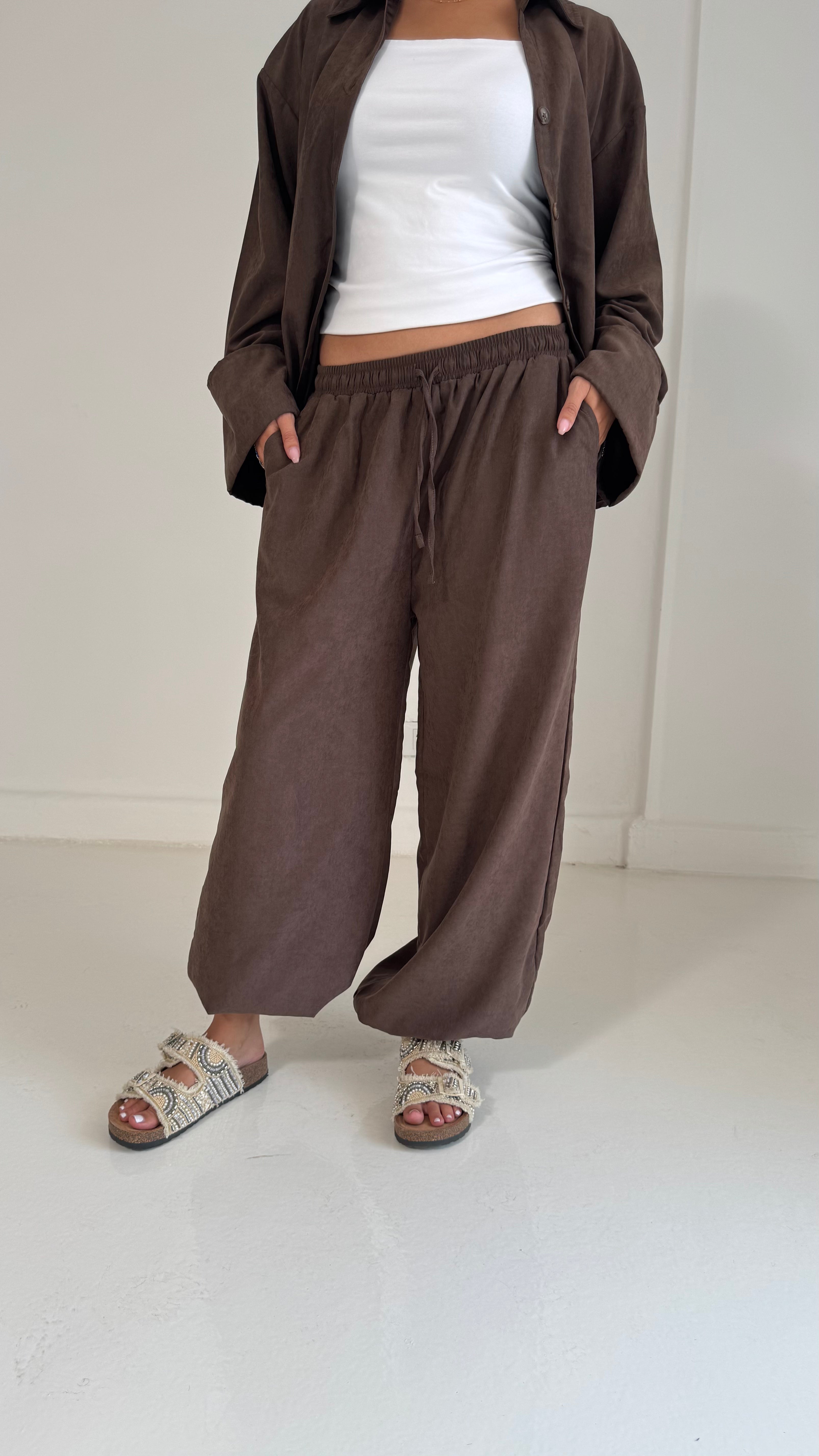 Serene Set In Brown